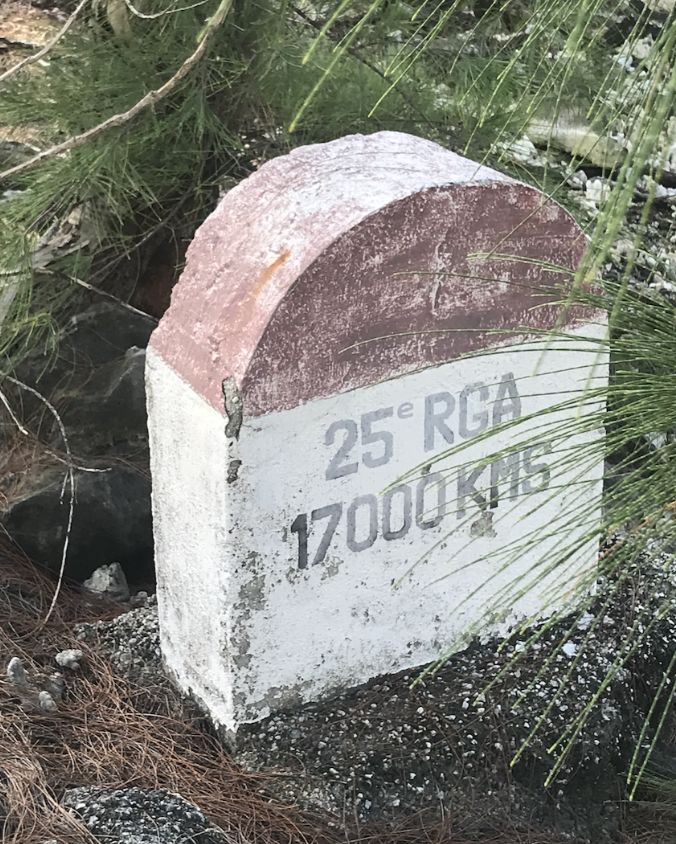 Borne kilométrique à Moruroa du 25e Régiment du Génie de l’Air